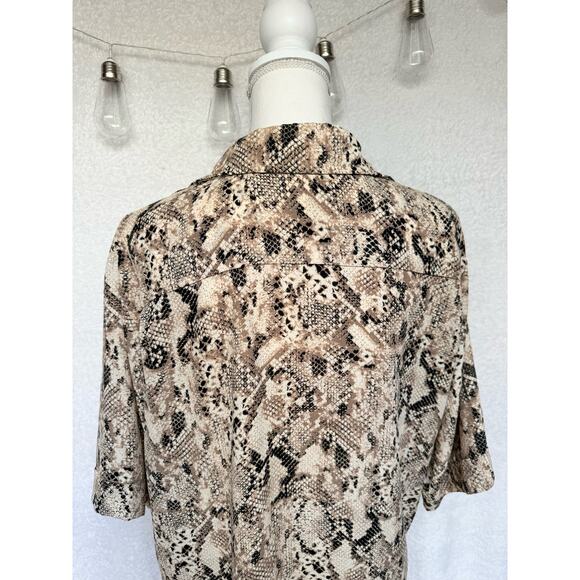 Sanctuary Snake Print Button Up Front Tie Cropped Front Collared Blouse Large - Picture 8 of 9